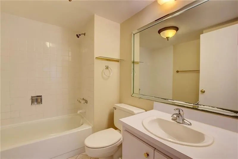 8735 RAMBLEWOOD DRIVE #212 Coral Springs, FL 33071