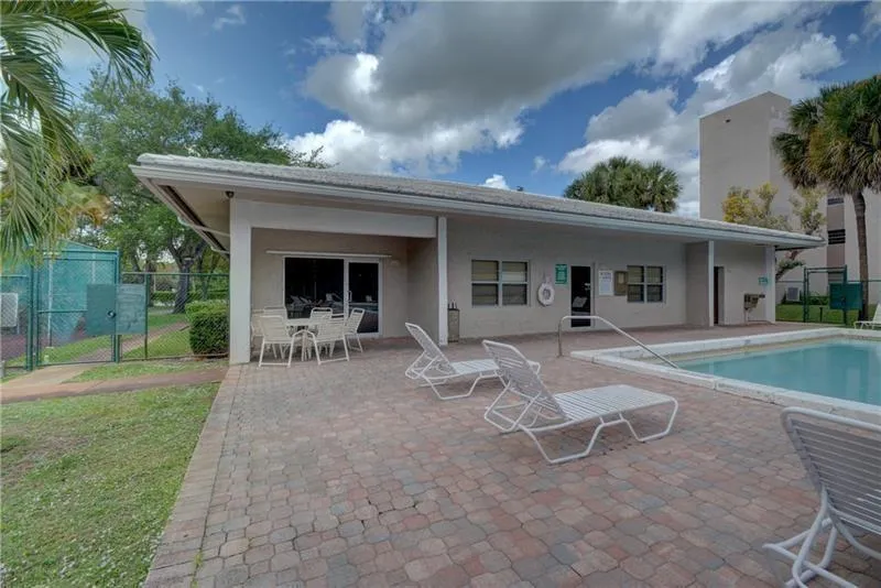 8735 RAMBLEWOOD DRIVE #212 Coral Springs, FL 33071