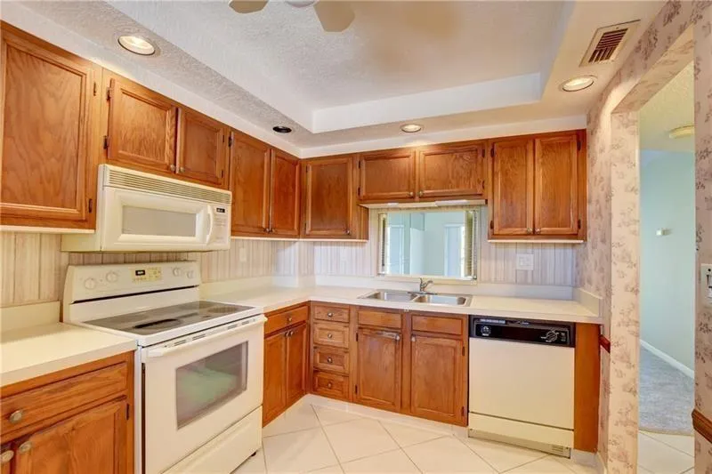 8735 RAMBLEWOOD DRIVE #212 Coral Springs, FL 33071