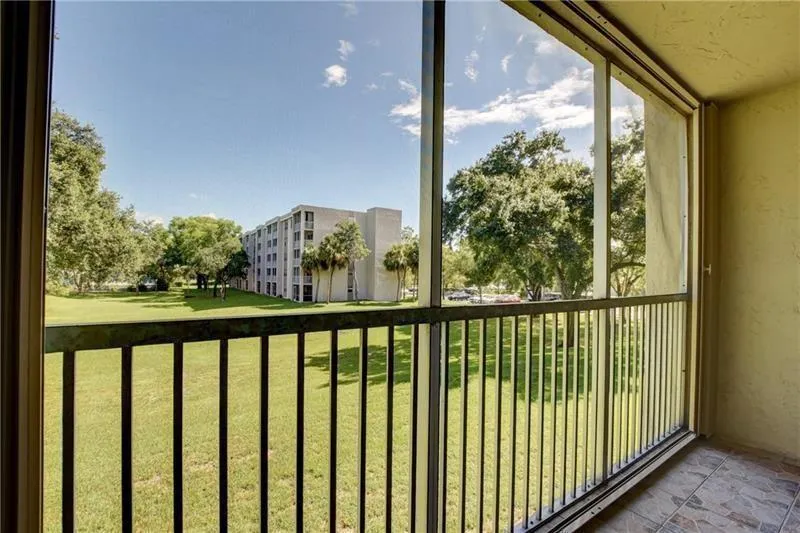 8735 RAMBLEWOOD DRIVE #212 Coral Springs, FL 33071