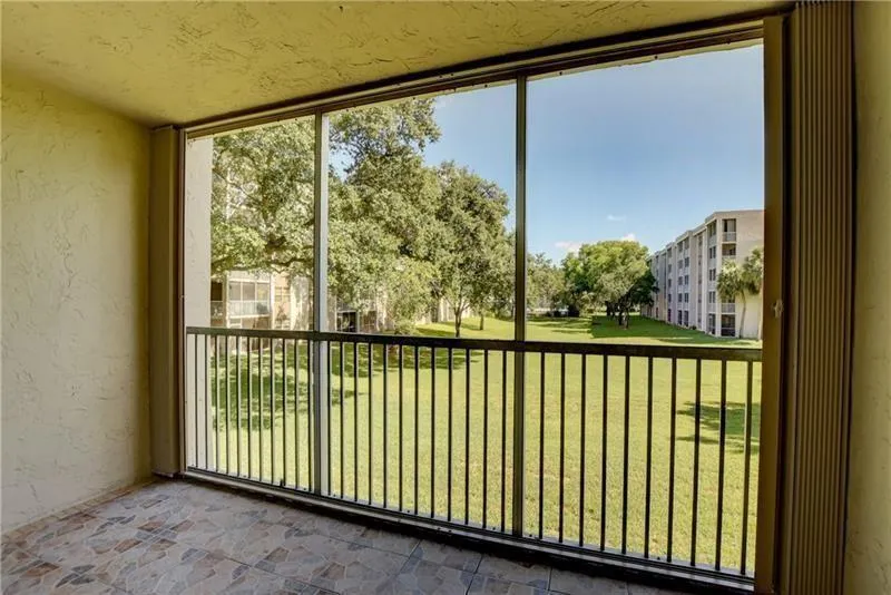 8735 RAMBLEWOOD DRIVE #212 Coral Springs, FL 33071