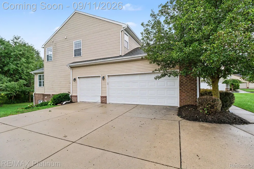57275 Waterway Court Lyon Charter Township, MI 48165