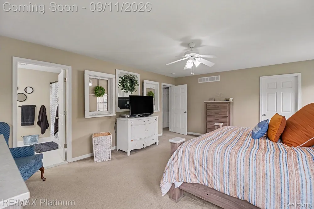 57275 Waterway Court Lyon Charter Township, MI 48165