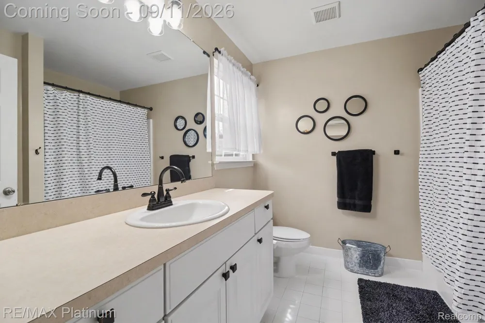 57275 Waterway Court Lyon Charter Township, MI 48165