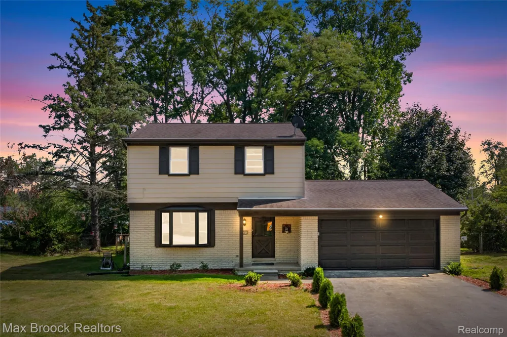 1874 Hopkins Drive Wixom City, MI 48393