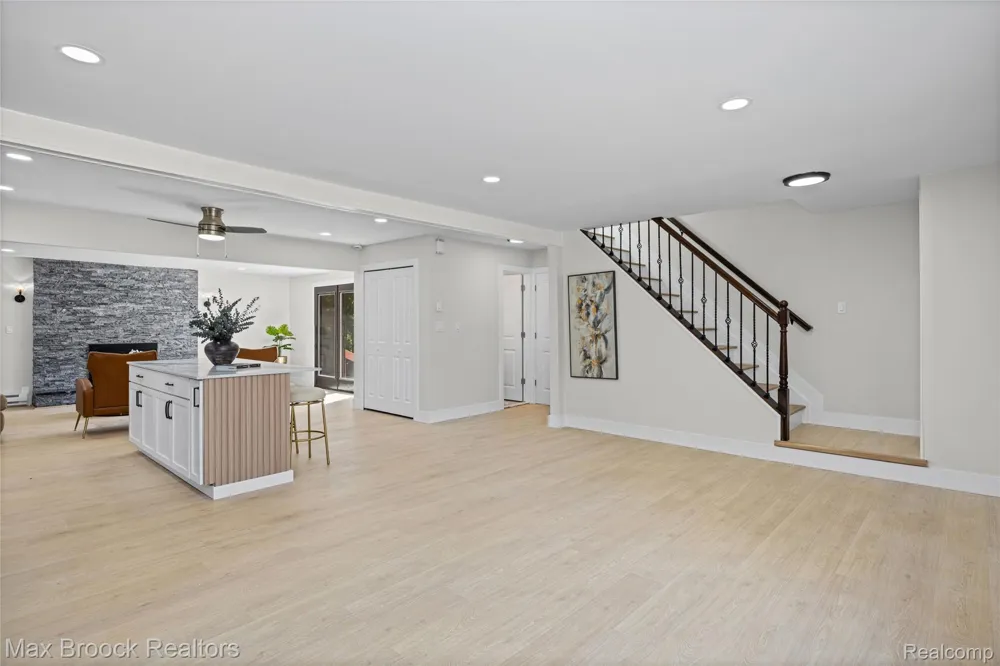 1874 Hopkins Drive Wixom City, MI 48393