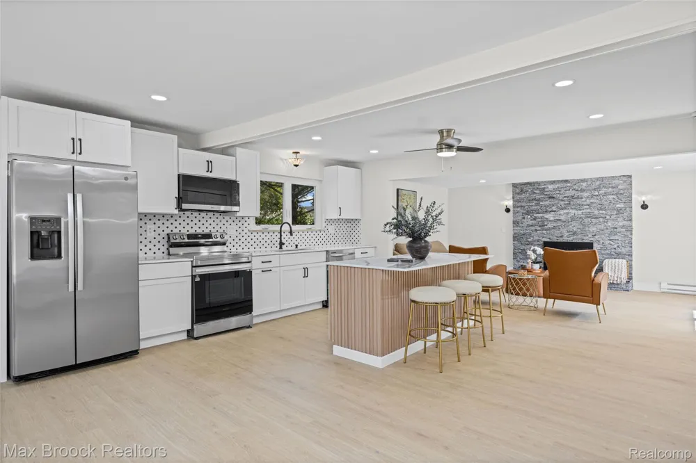 1874 Hopkins Drive Wixom City, MI 48393