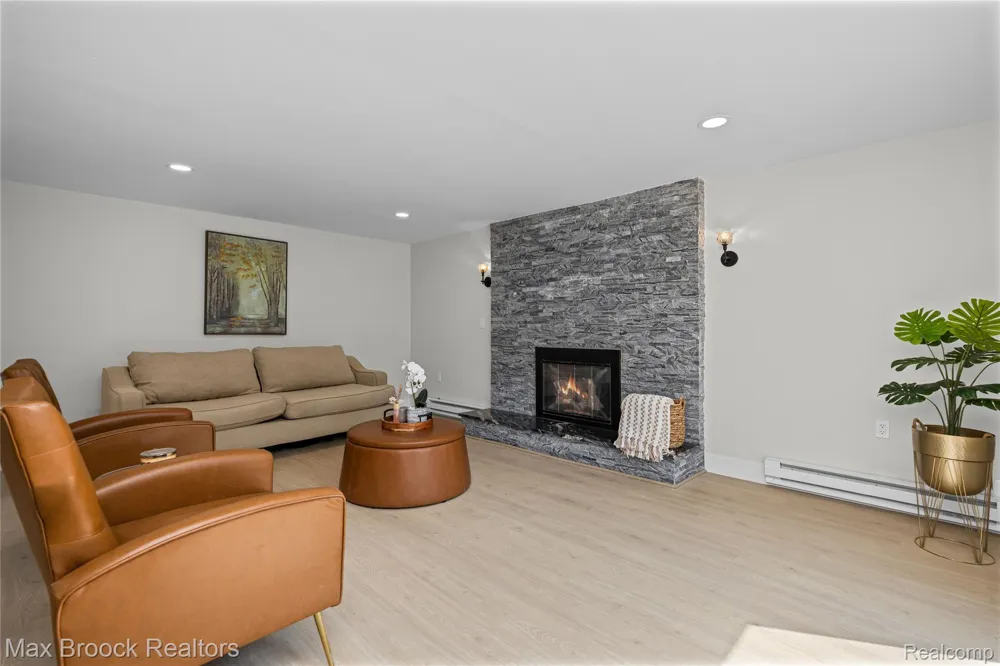 1874 Hopkins Drive Wixom City, MI 48393