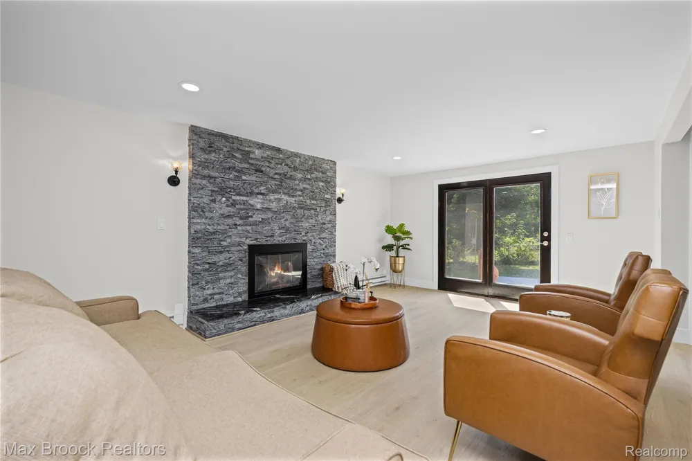 1874 Hopkins Drive Wixom City, MI 48393