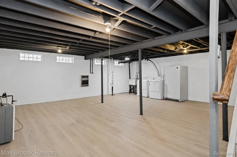 1874 Hopkins Drive Wixom City, MI 48393
