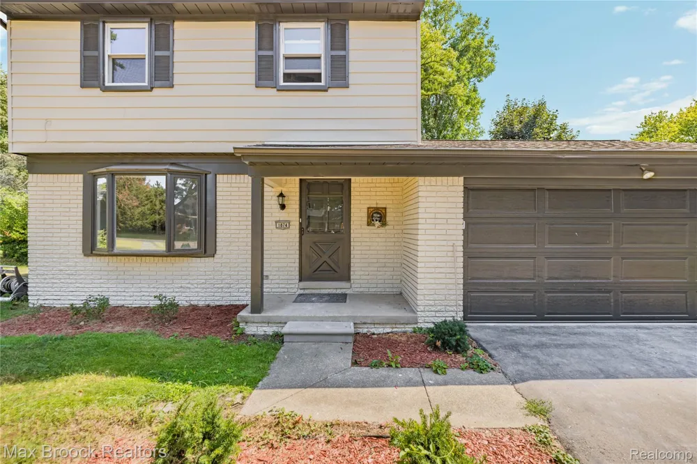 1874 Hopkins Drive Wixom City, MI 48393