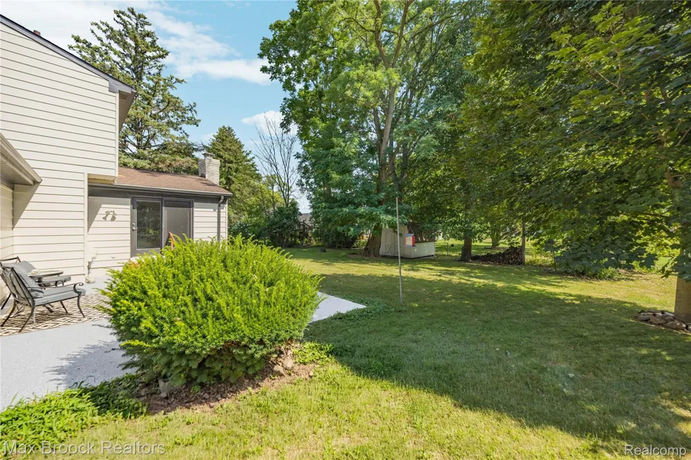 1874 Hopkins Drive Wixom City, MI 48393