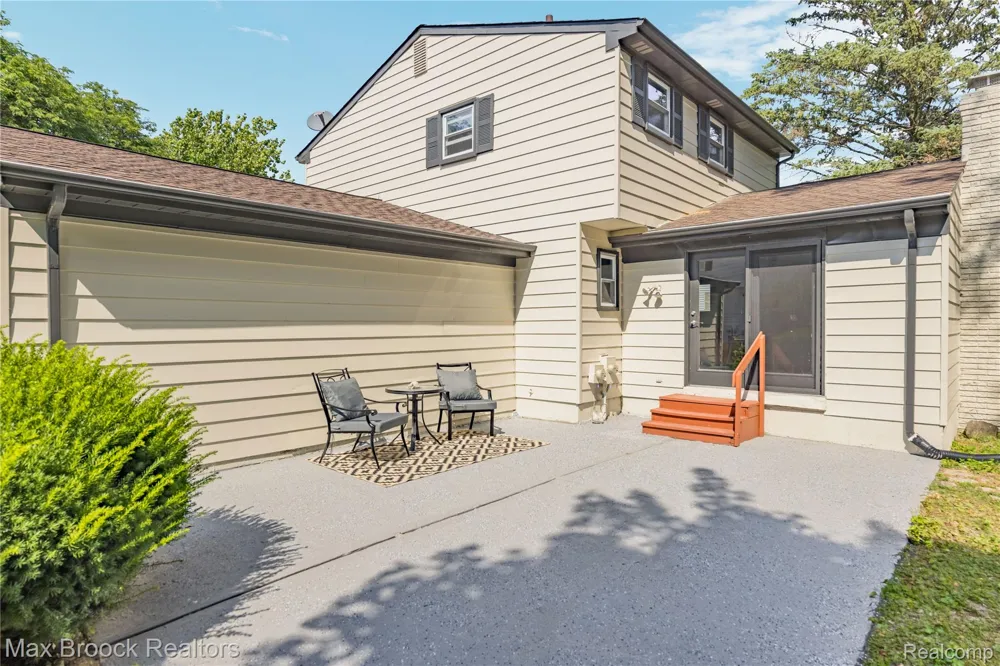 1874 Hopkins Drive Wixom City, MI 48393