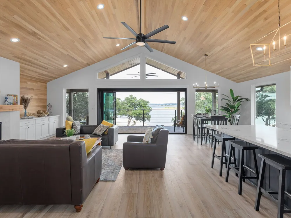 874 Lakebreeze Drive Canyon Lake, TX 78133