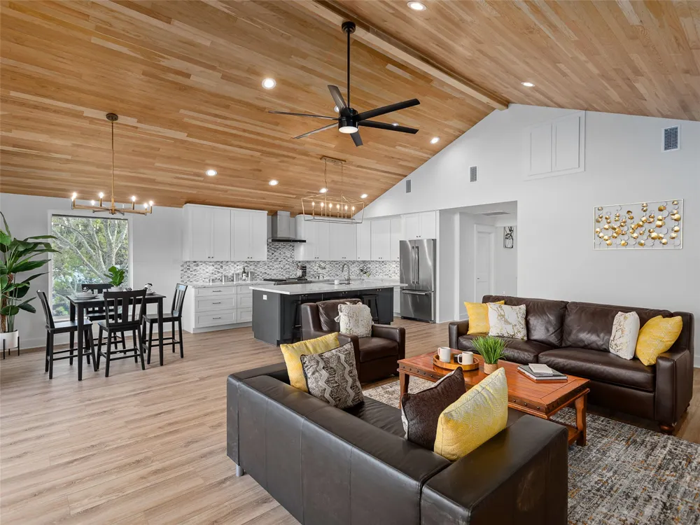 874 Lakebreeze Drive Canyon Lake, TX 78133