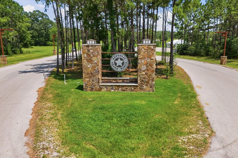 11818 Grand North Road Willis, TX 77378