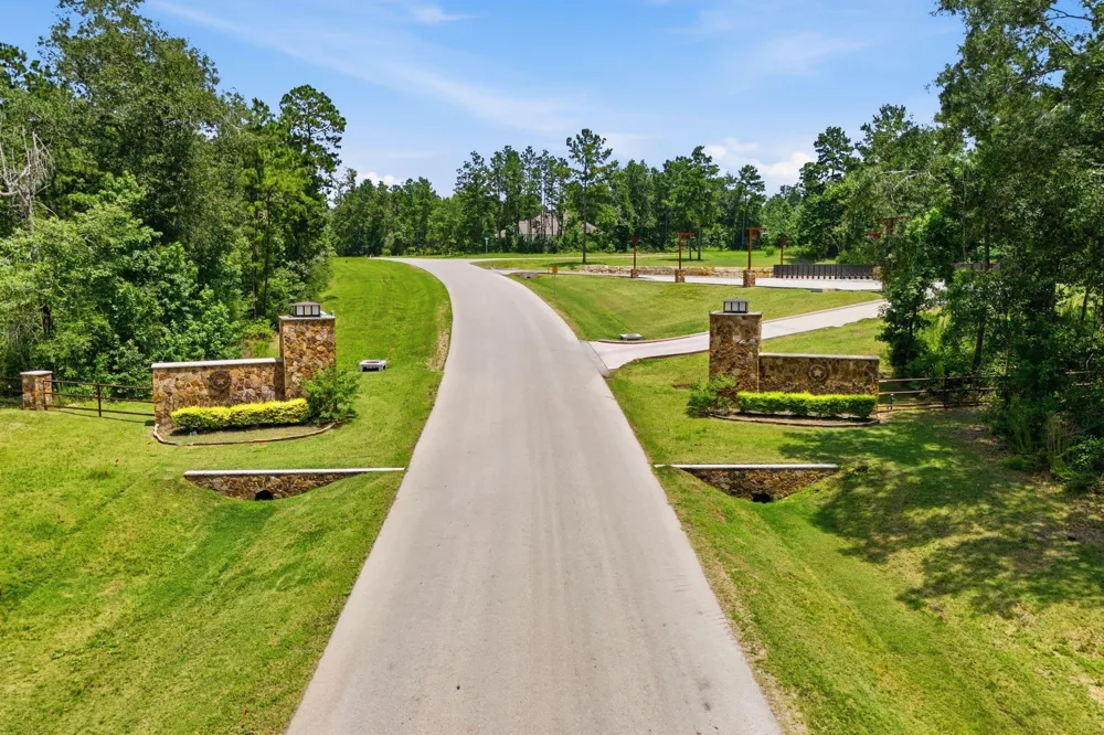 11818 Grand North Road Willis, TX 77378