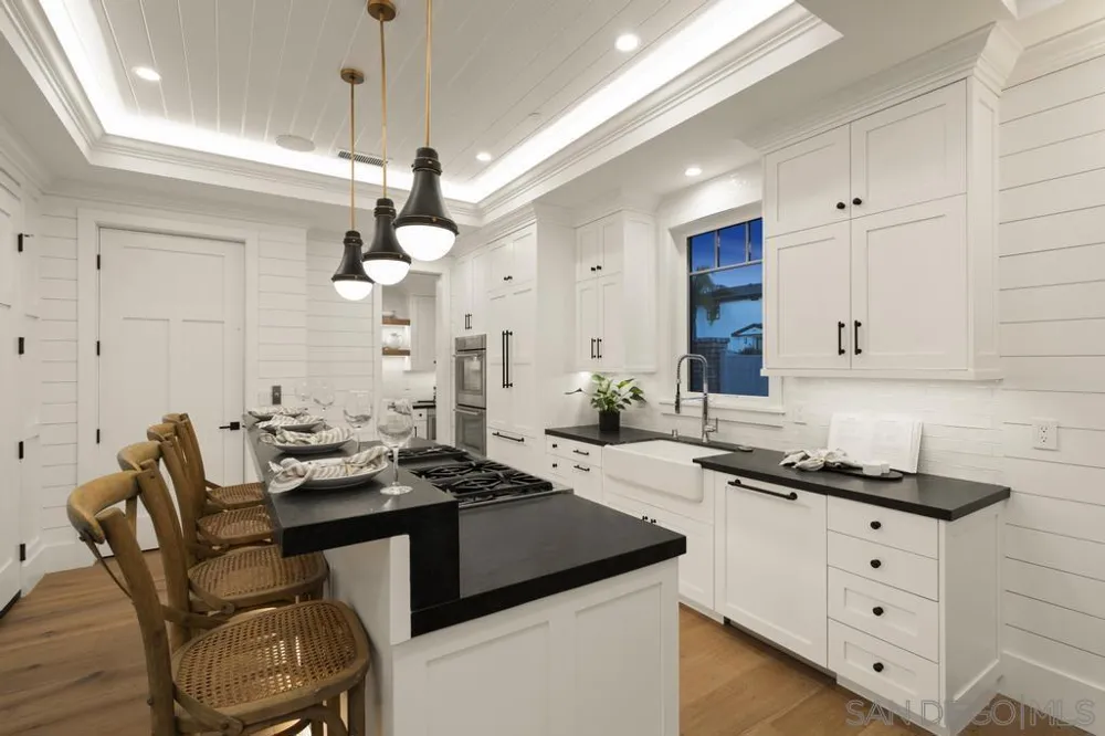 466 Westbourne St La Jolla, CA 92037