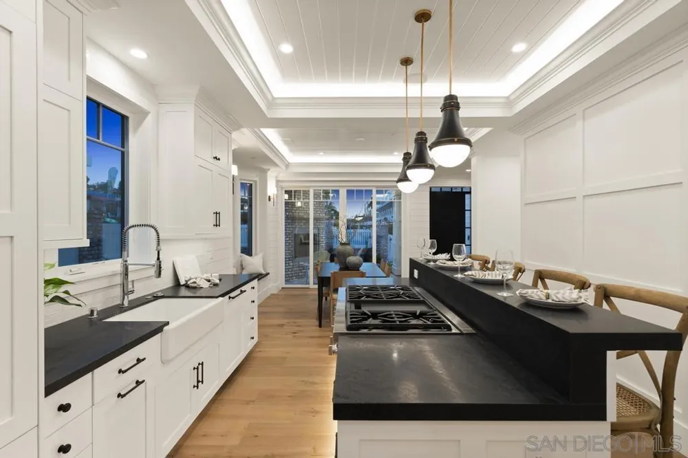 466 Westbourne St La Jolla, CA 92037