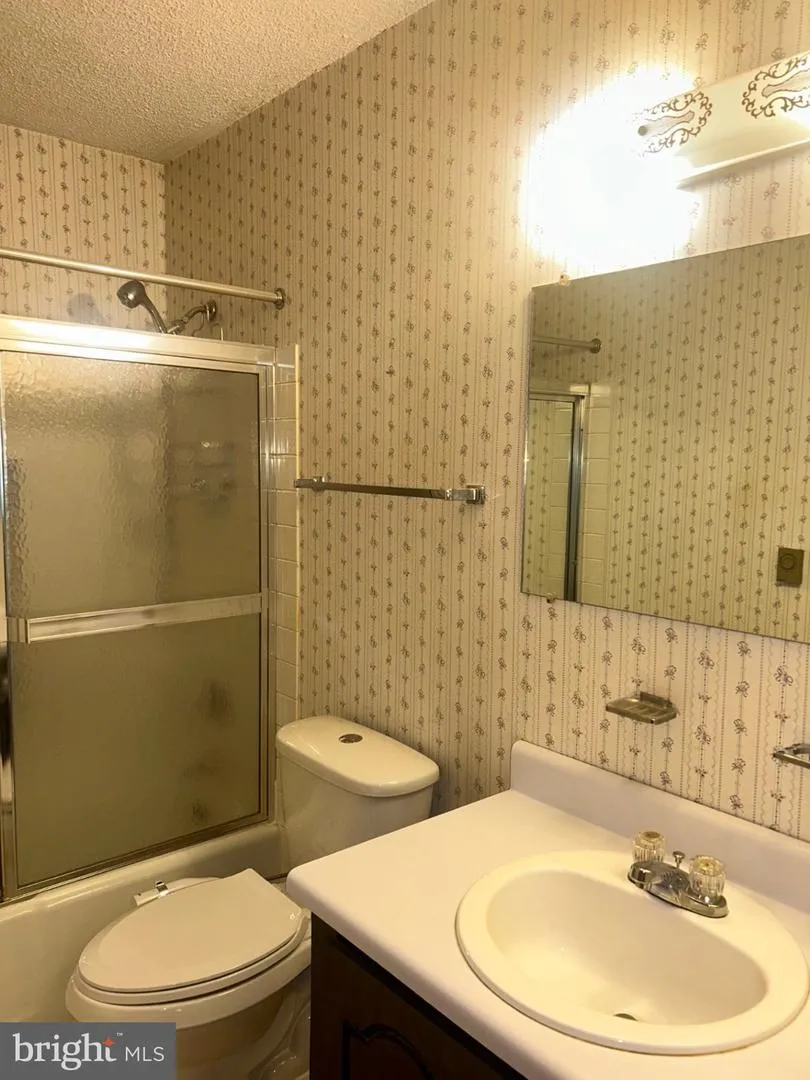 2 ACORN ROAD Manahawkin, NJ 08050