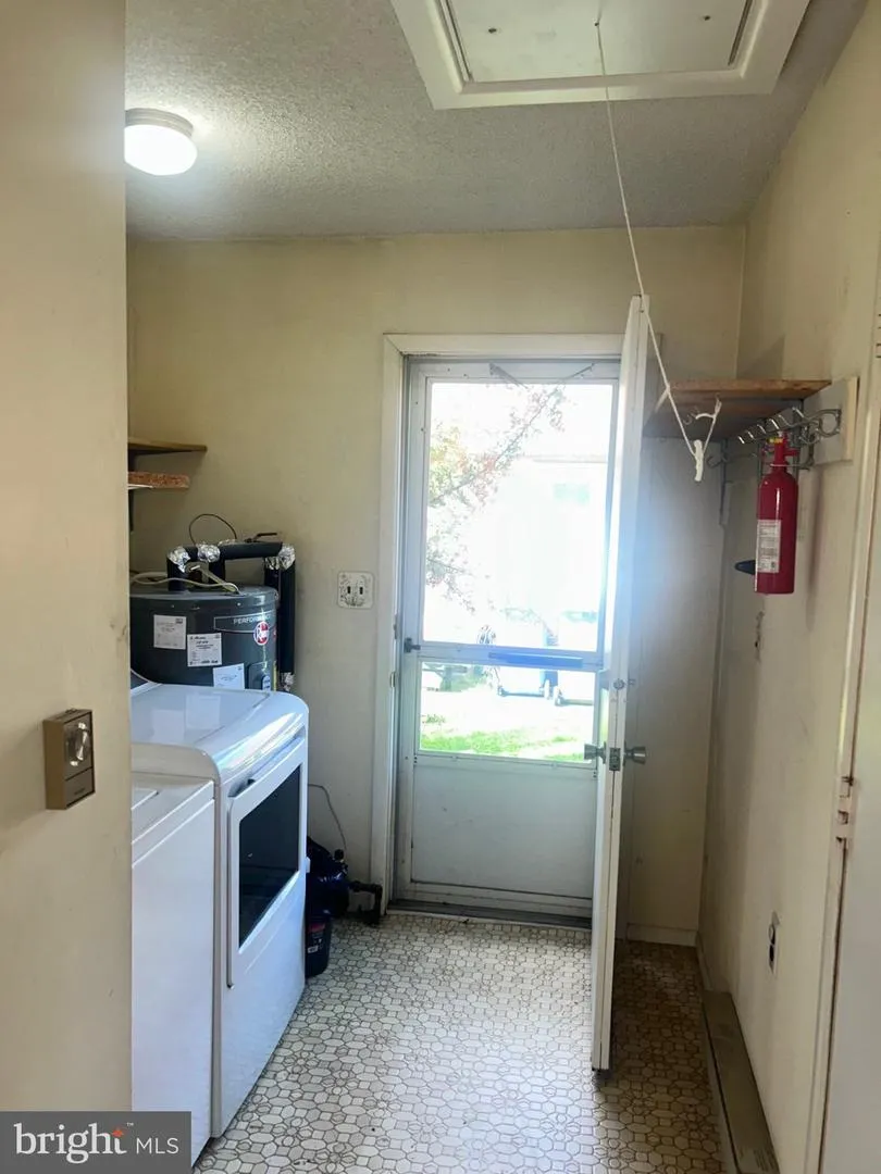 2 ACORN ROAD Manahawkin, NJ 08050