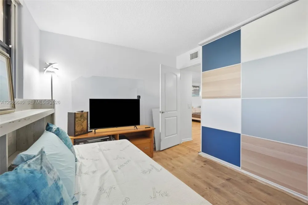 111 Lake Emerald Dr #104 Oakland Park, FL 33309