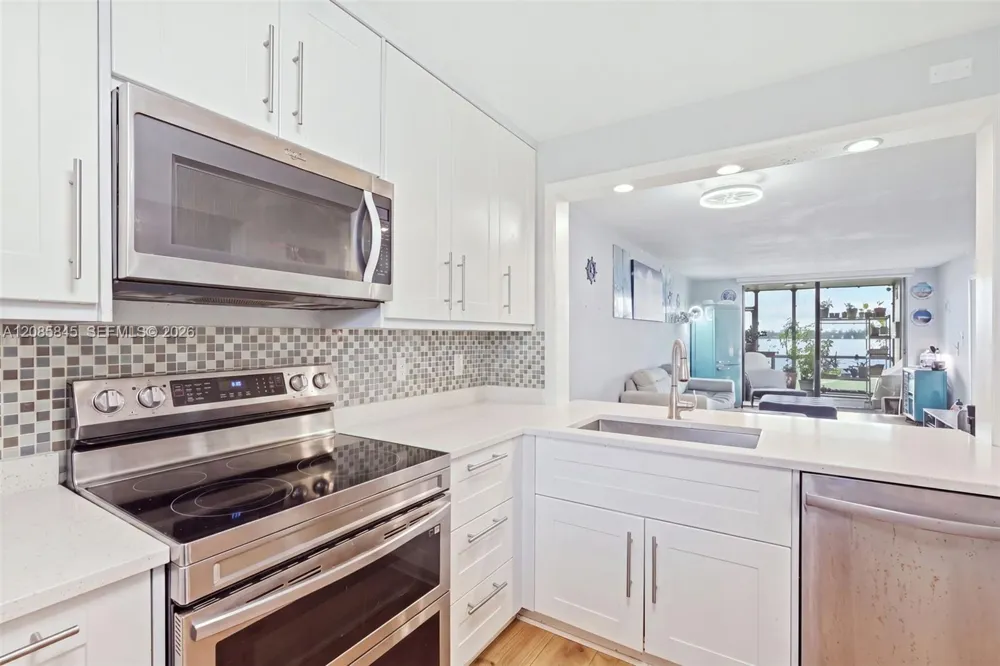 111 Lake Emerald Dr #104 Oakland Park, FL 33309