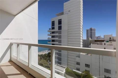 4391 Collins Ave #1015