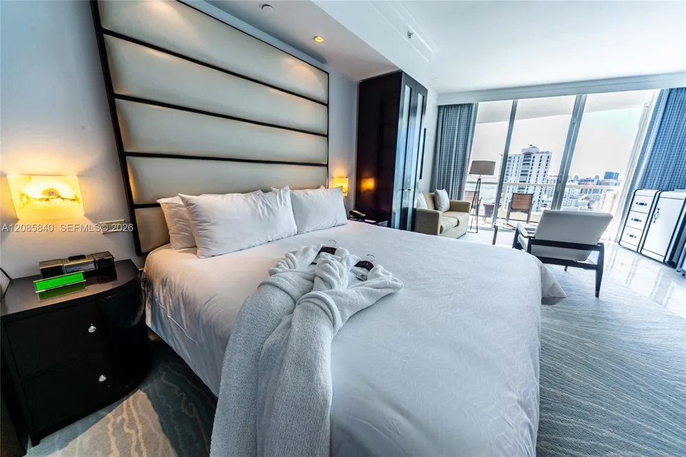 4391 Collins Ave #1015 Miami Beach, FL 33140