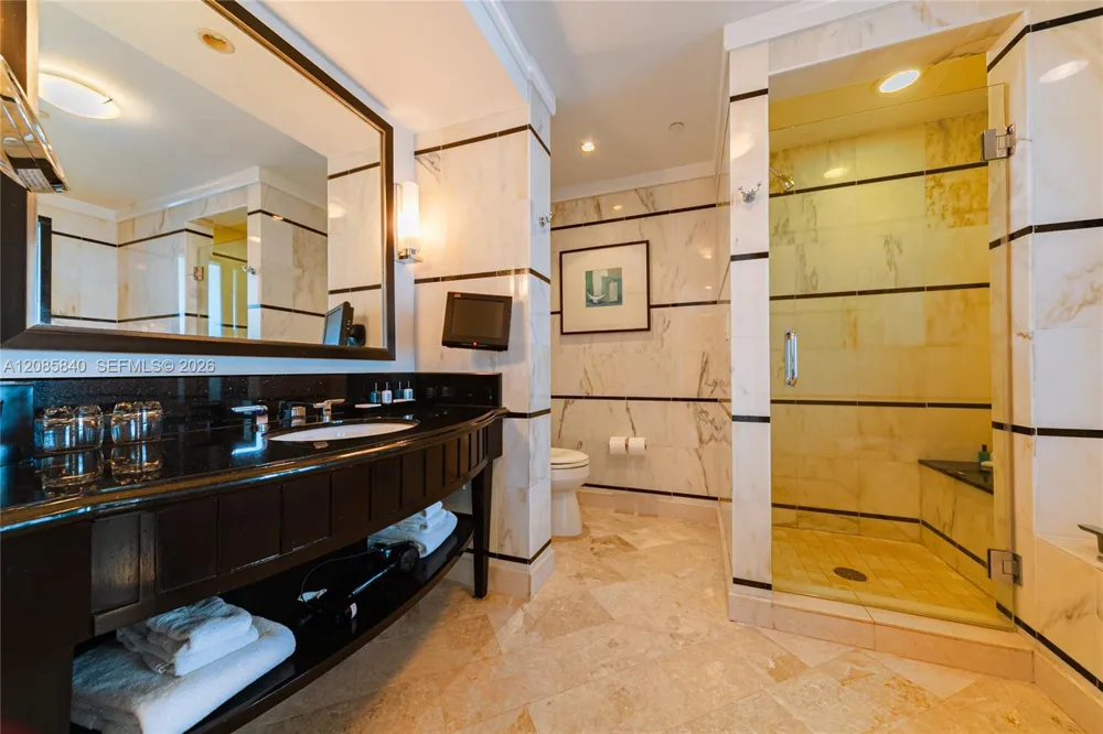 4391 Collins Ave #1015 Miami Beach, FL 33140