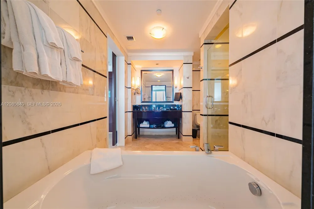 4391 Collins Ave #1015 Miami Beach, FL 33140