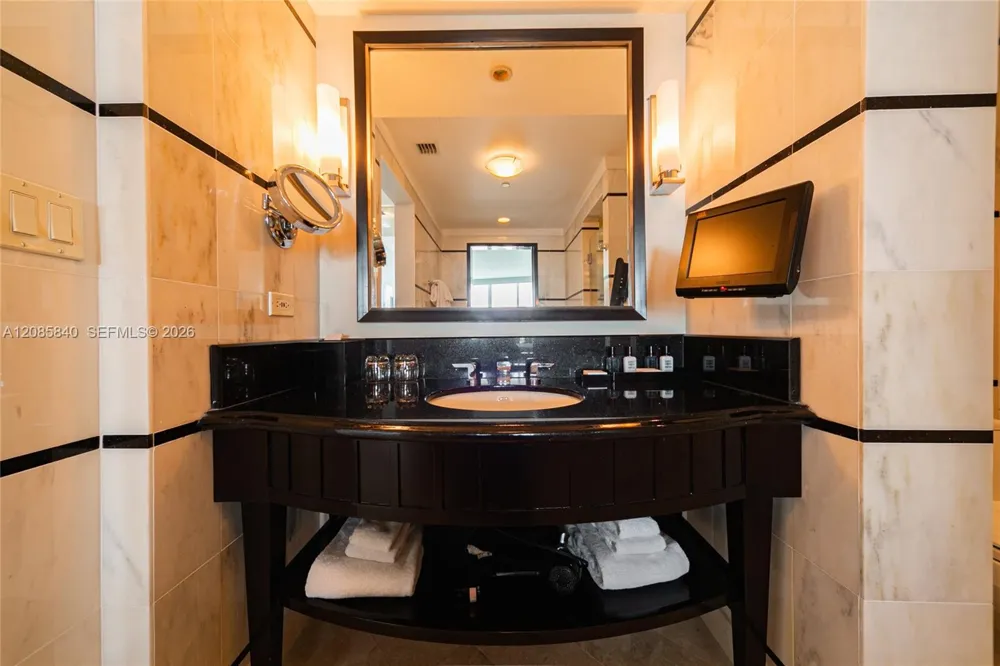 4391 Collins Ave #1015 Miami Beach, FL 33140