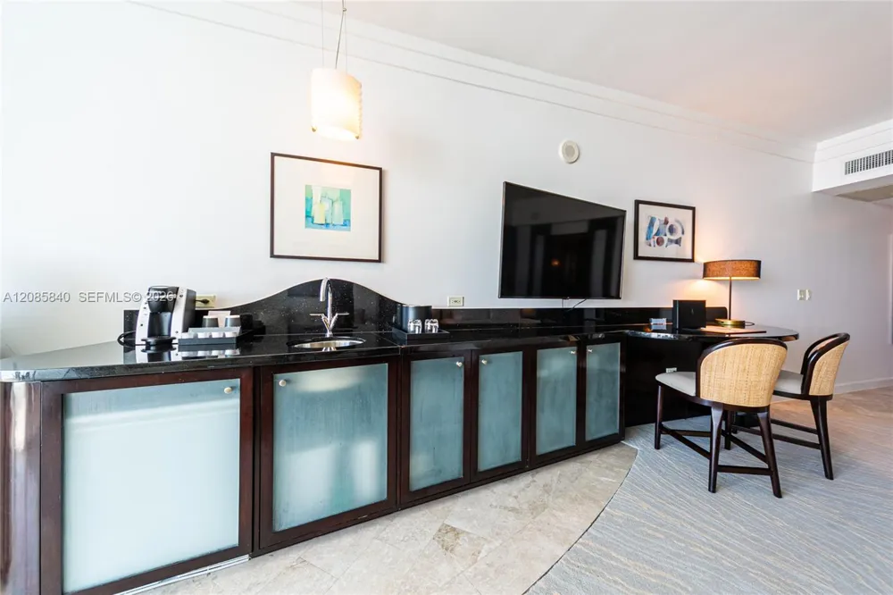 4391 Collins Ave #1015 Miami Beach, FL 33140