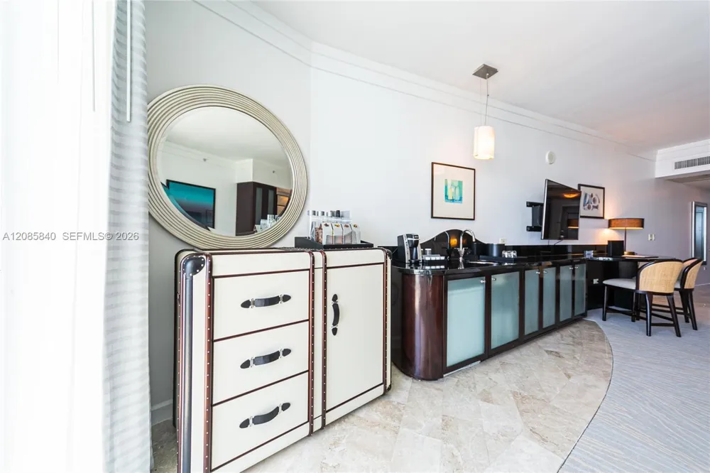 4391 Collins Ave #1015 Miami Beach, FL 33140