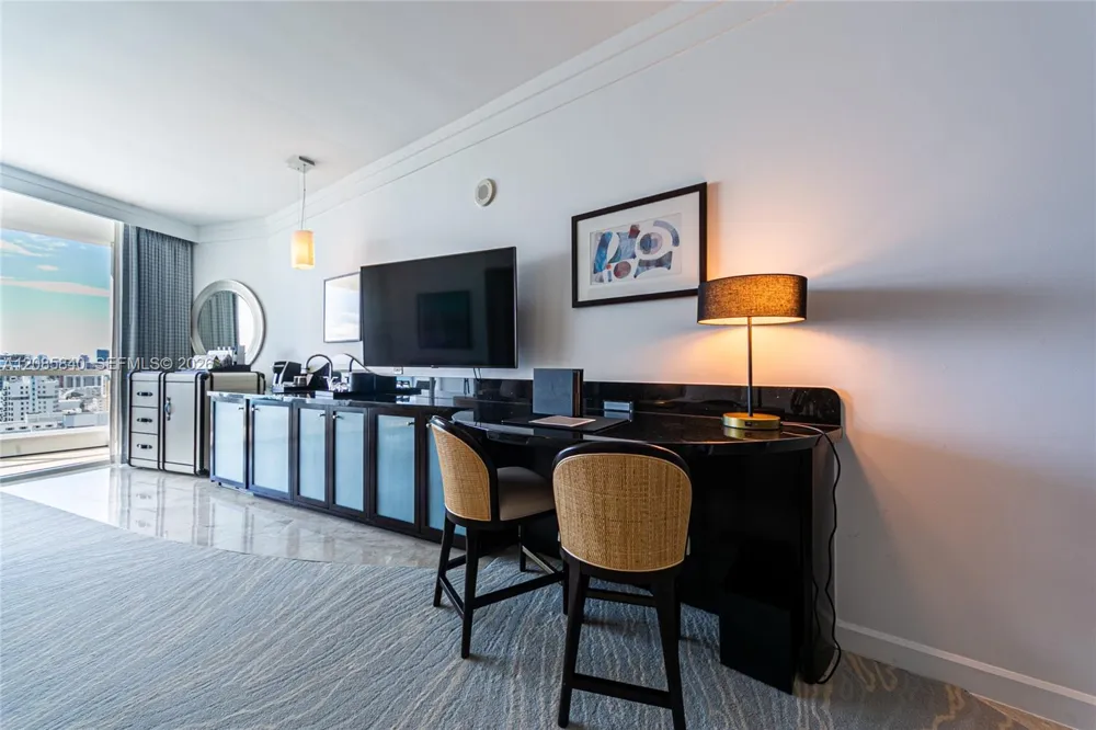4391 Collins Ave #1015 Miami Beach, FL 33140