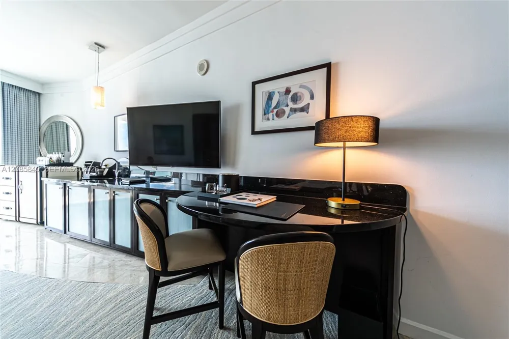 4391 Collins Ave #1015 Miami Beach, FL 33140