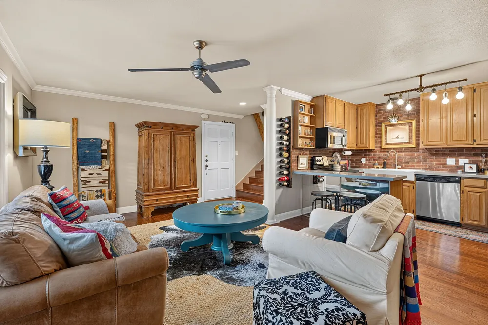 2500 Steck Avenue #4 Austin, TX 78757