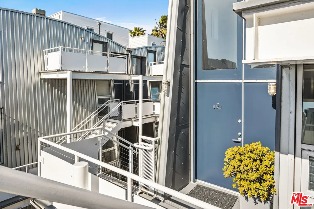 615 Hampton Drive Venice, CA 90291