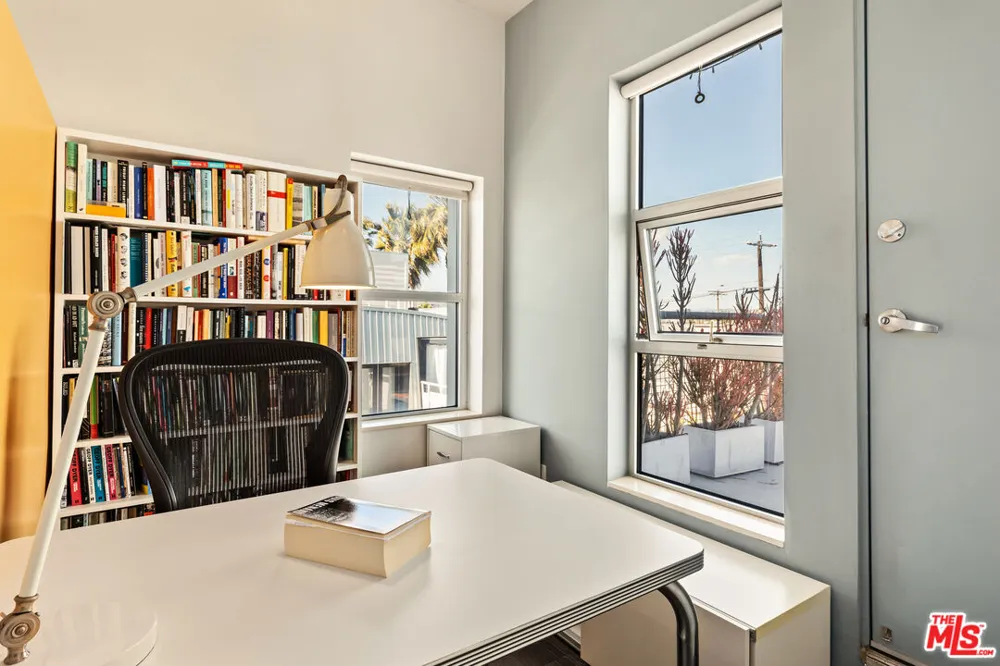 615 Hampton Drive Venice, CA 90291