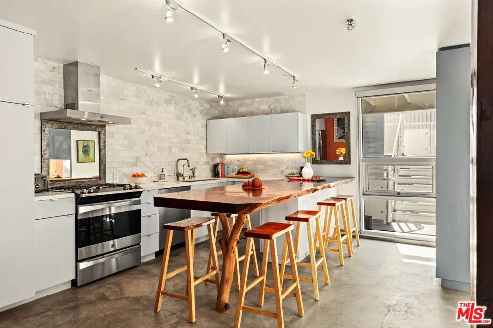 615 Hampton Drive Venice, CA 90291
