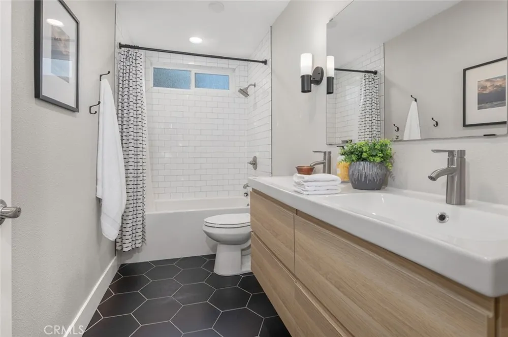24762 Glenwood Drive Lake Forest, CA 92630