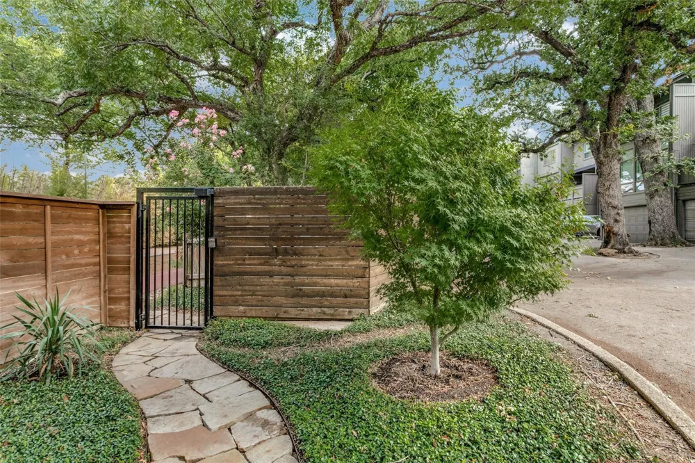 4071 Buena Vista Street Dallas, TX 75204