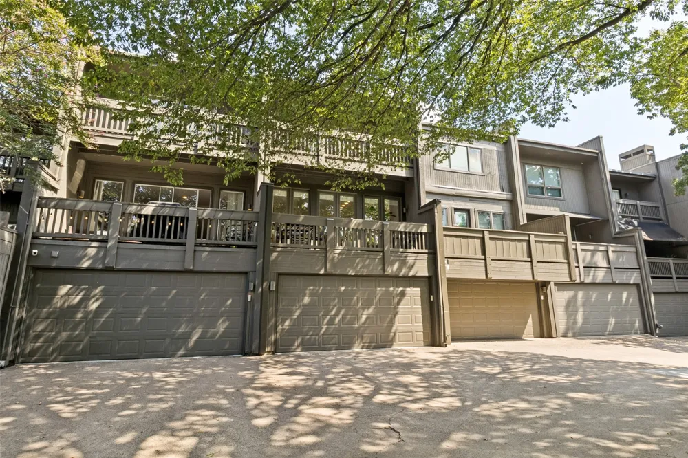 4071 Buena Vista Street Dallas, TX 75204