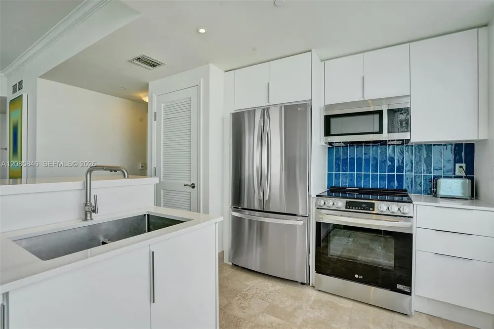 4401 Collins Ave #1503 Miami Beach, FL 33140