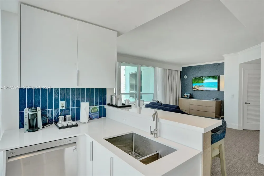 4401 Collins Ave #1503 Miami Beach, FL 33140