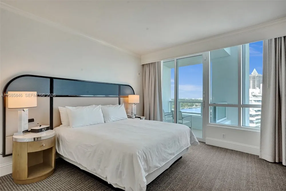 4401 Collins Ave #1503 Miami Beach, FL 33140