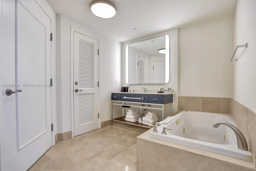 4401 Collins Ave #1503 Miami Beach, FL 33140