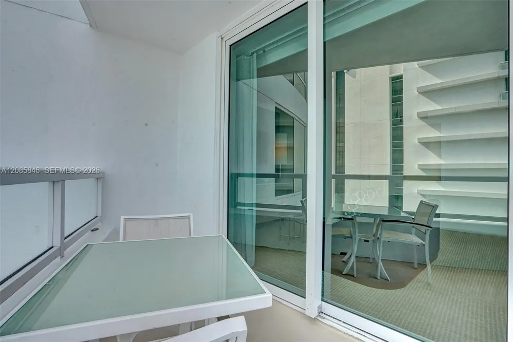 4401 Collins Ave #1503 Miami Beach, FL 33140