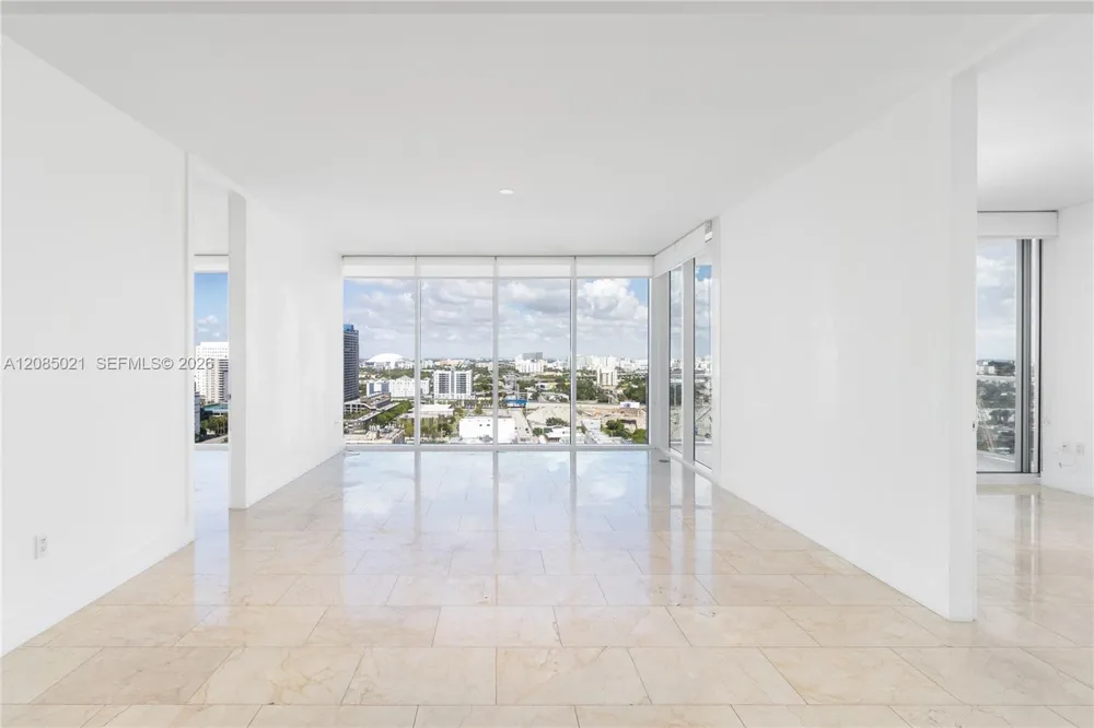 1040 Biscayne Blvd #1806 Miami, FL 33132