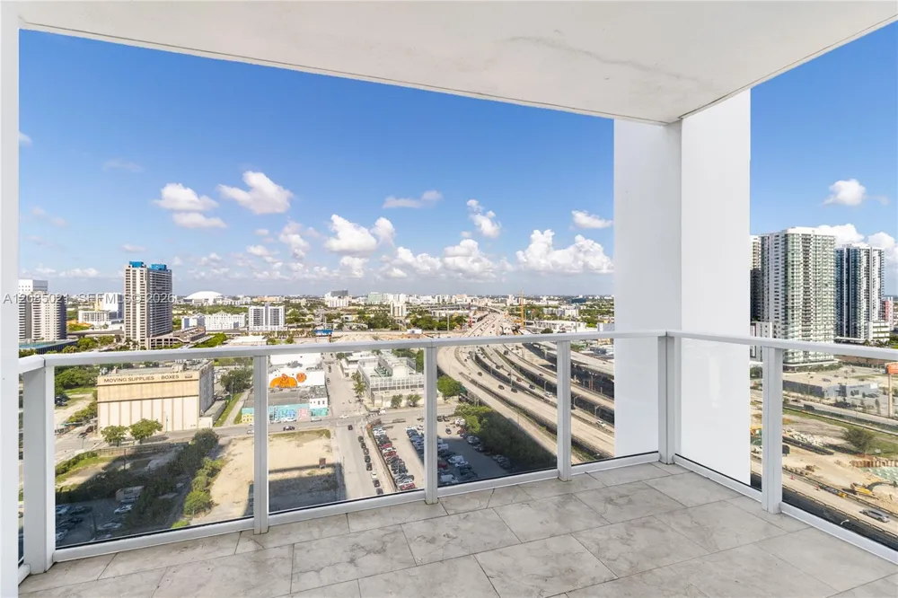 1040 Biscayne Blvd #1806 Miami, FL 33132